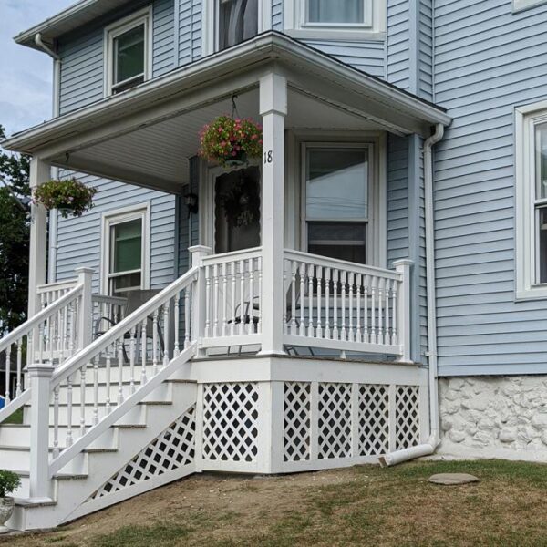 Ashington white vinyl railing on small porch and stairs