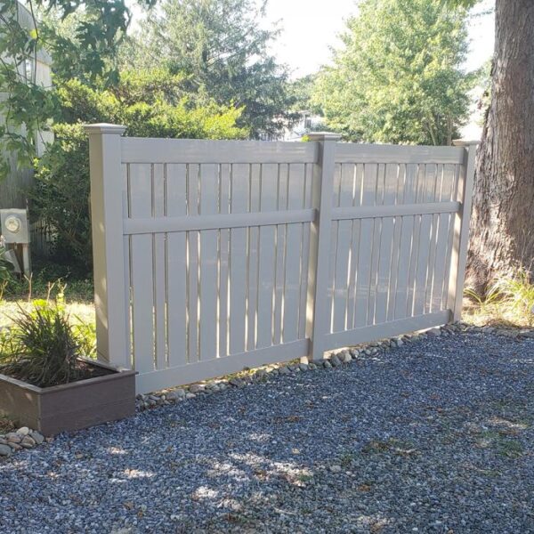 Weldon white semi-privacy fence 2 sections