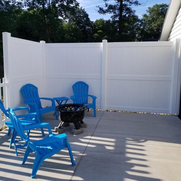 Newport white vinyl privacy fence with blue chairs