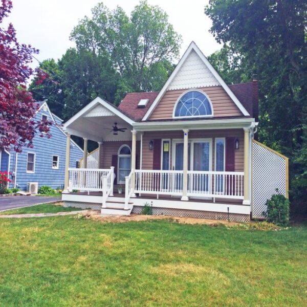 Westport white vinyl railing house view