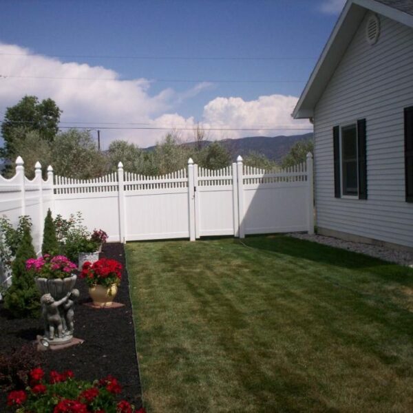 Turnbridge white vinyl privacy fence with gate