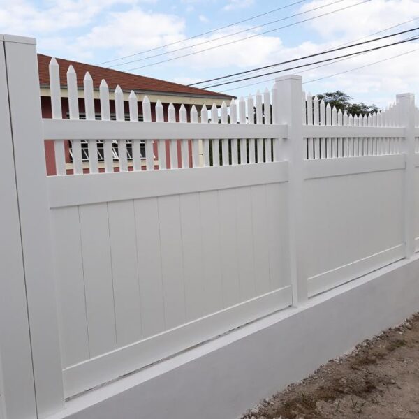 Turnbridge white vinyl privacy fence on concrete ledge