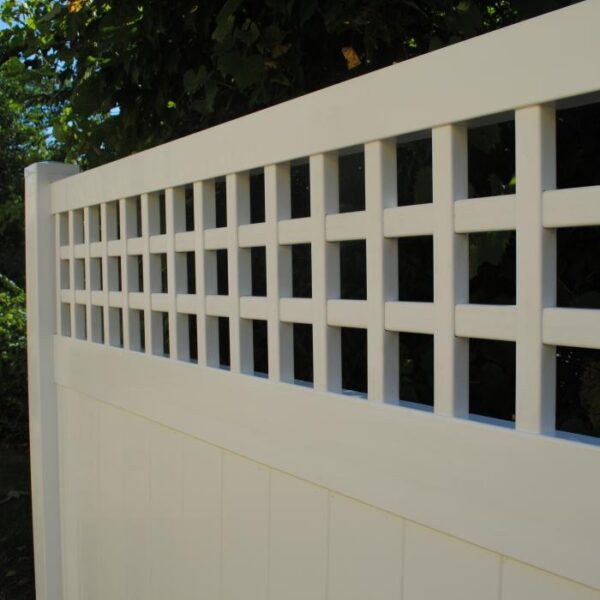 Briston white vinyl privacy fence close up on lattice