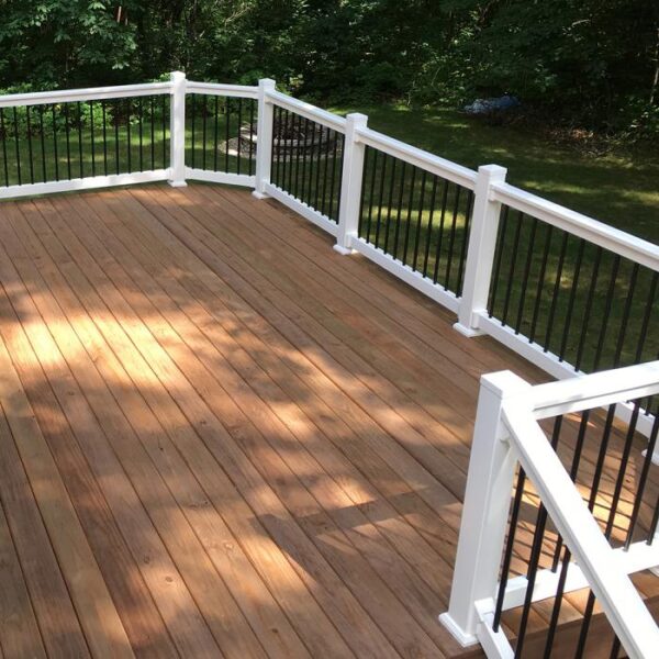 Kirklees White vinyl railing on large deck