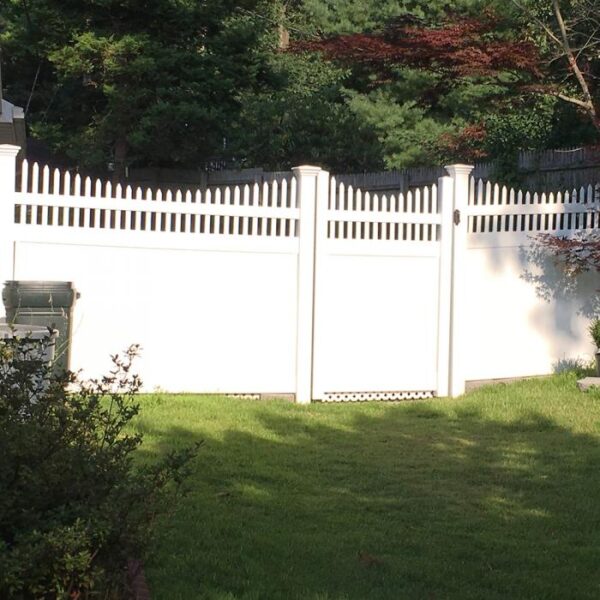 Edith white vinyl privacy fence gate